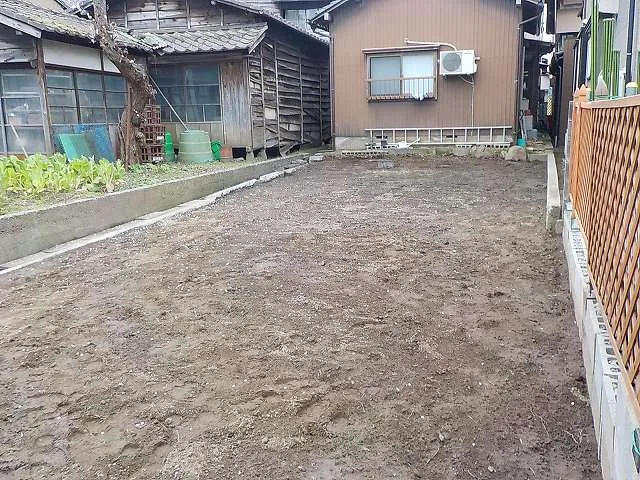 作業通路が狭い木造住宅(27坪)の解体後